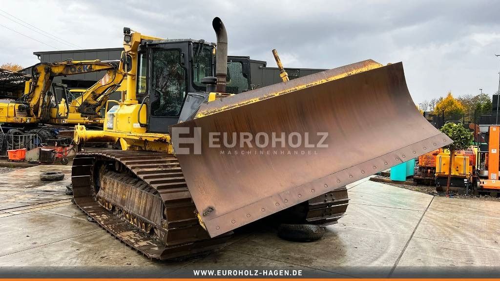 2011 Komatsu D61 PX-12 crawler dozer, front three-quarter view 2011 Komatsu D61 PX-12 crawler dozer, front three-quarter view