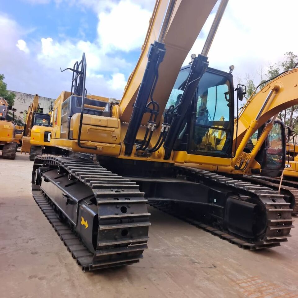 2024 Caterpillar 345GC crawler excavator, side-rear view 2024 Caterpillar 345GC crawler excavator, side-rear view