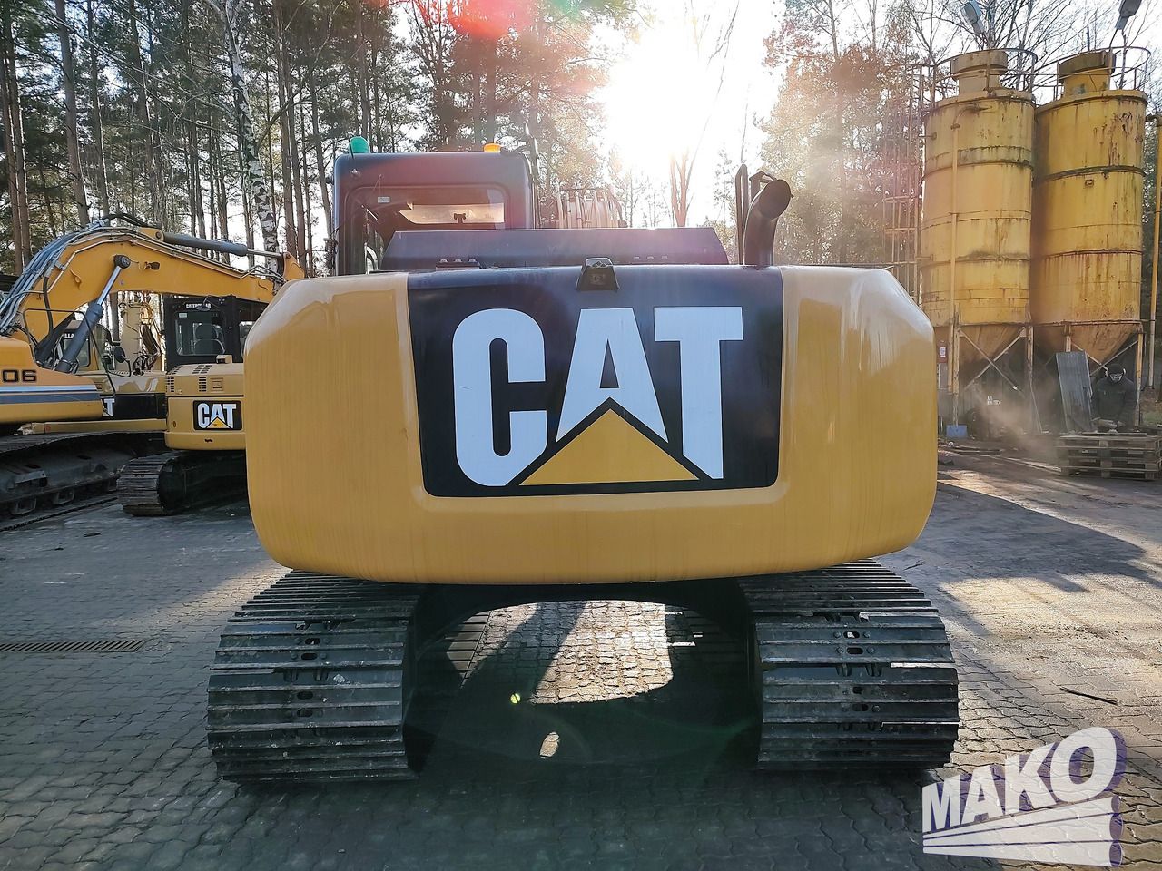 2015 Caterpillar 313FLGC crawler excavator, rear view 2015 Caterpillar 313FLGC crawler excavator, rear view
