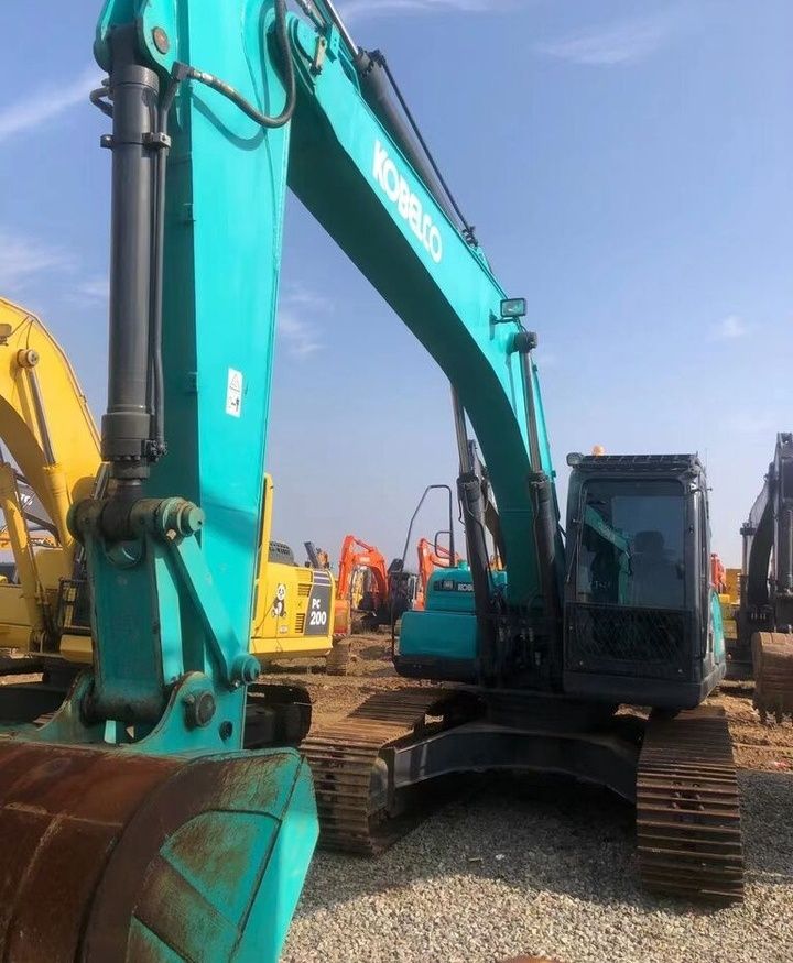 2016 Kobelco SK260 crawler excavator, front three-quarter view 2016 Kobelco SK260 crawler excavator, front three-quarter view