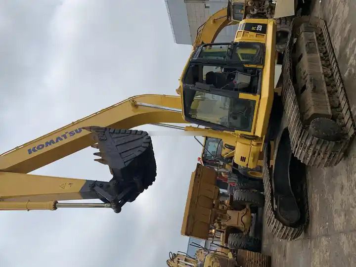 2014 Komatsu PC220-8 rupsgraafmachine, zijaanzicht 2014 Komatsu PC220-8 rupsgraafmachine, zijaanzicht
