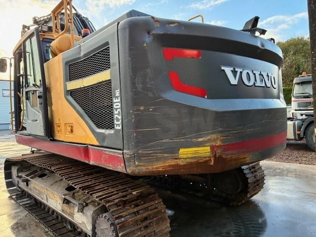 2015 Volvo EC250ENL crawler excavator rear view