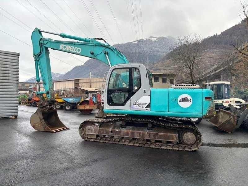 2000 Kobelco SK210NLC-6 crawler excavator side view