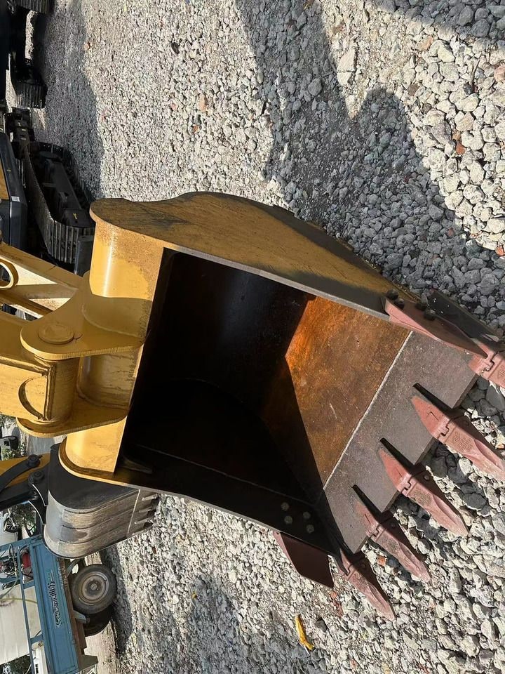 2021 Caterpillar 312D excavator bucket close-up 2021 Caterpillar 312D excavator bucket close-up