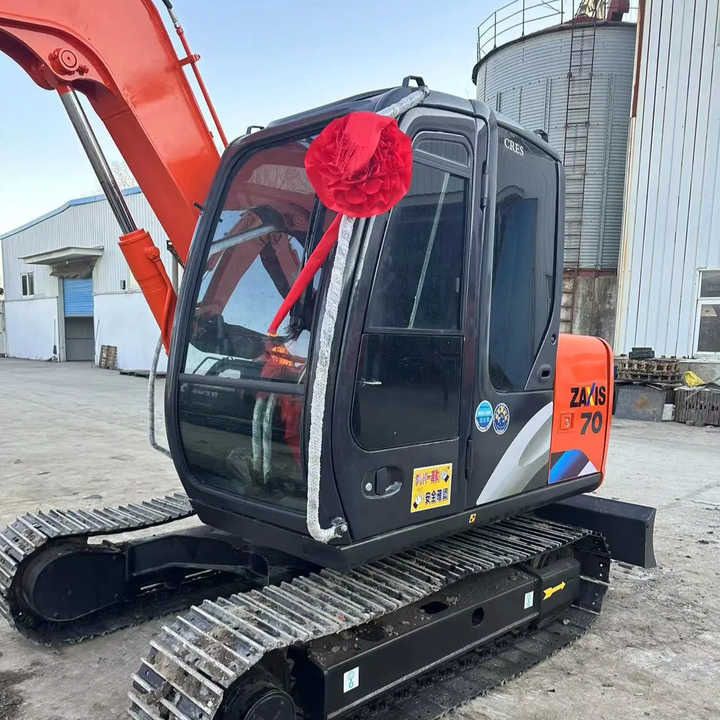 2009 Hitachi Zaxis 70 crawler excavator, side view 2009 Hitachi Zaxis 70 crawler excavator, side view