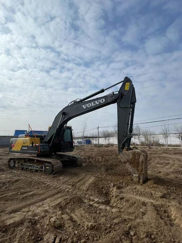2023 Volvo EC210D crawler excavator, side profile view 2023 Volvo EC210D crawler excavator, side profile view