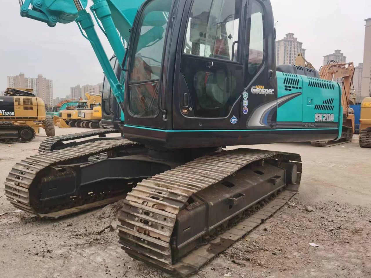 2015 Kobelco SK200-8 crawler excavator, side view 2015 Kobelco SK200-8 crawler excavator, side view