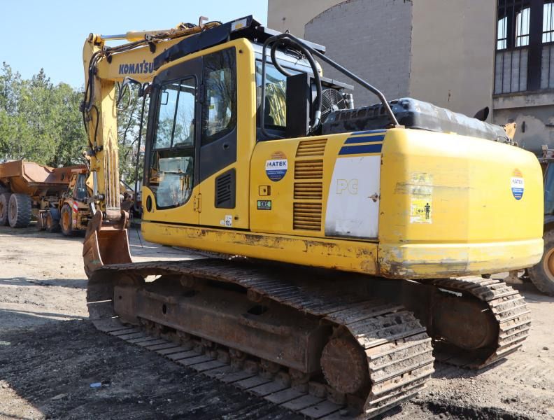 2011 Komatsu PC190-8 crawler excavator, rear three-quarter view 2011 Komatsu PC190-8 crawler excavator, rear three-quarter view