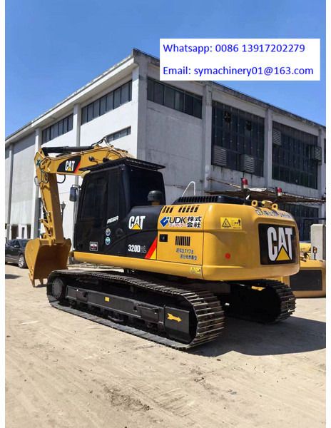 Pelle sur chenilles Caterpillar 320D2 2025, vue arrière trois-quarts