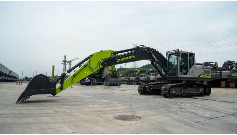 2025 Zoomlion ZE225G crawler excavator side view 2025 Zoomlion ZE225G crawler excavator side view