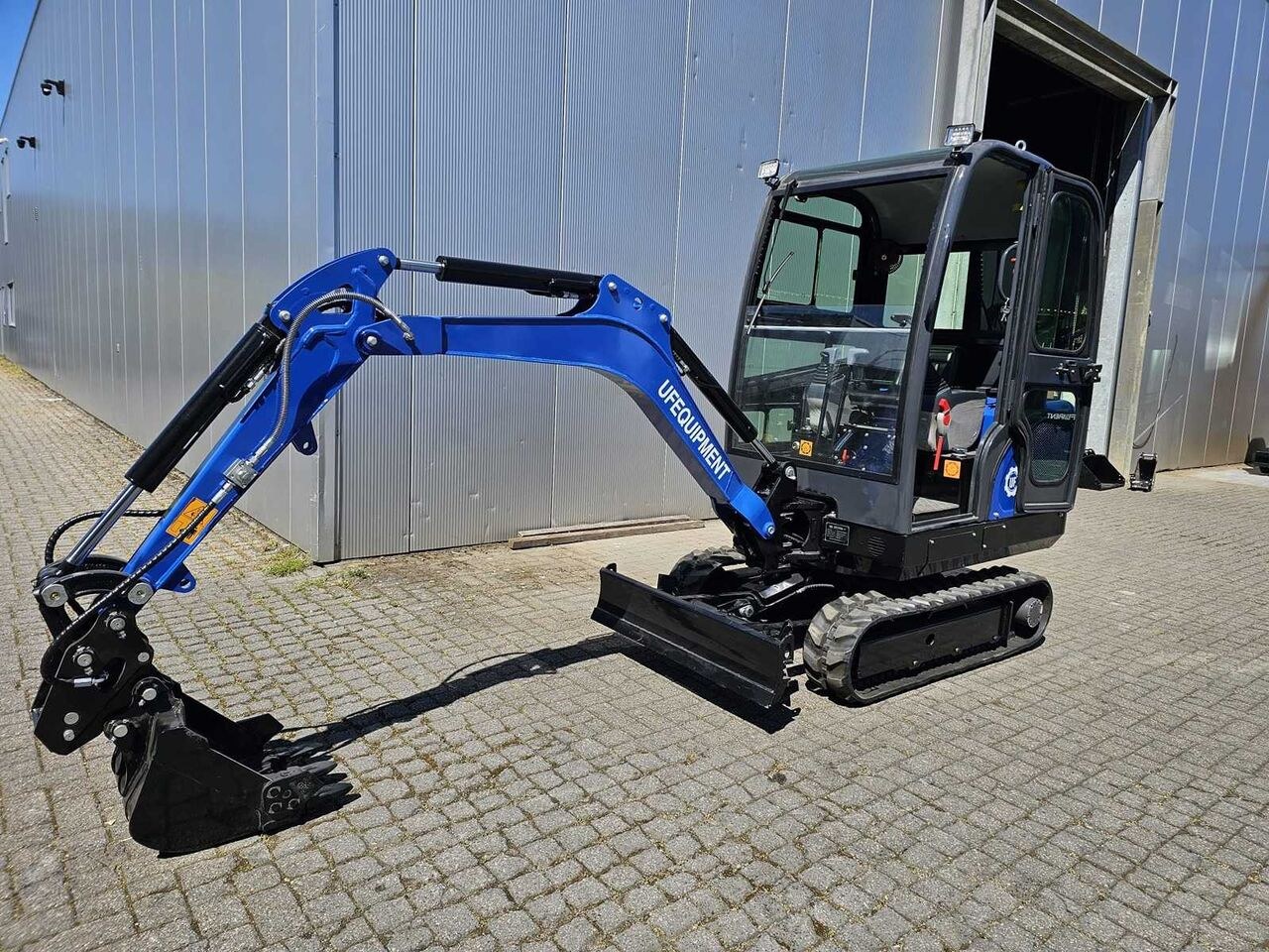 2025 UF Equipment NM25 mini excavator, side view 2025 UF Equipment NM25 mini excavator, side view