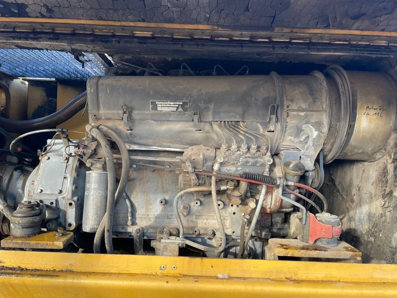1991 Zeppelin ZM 15 wheel excavator engine compartment view