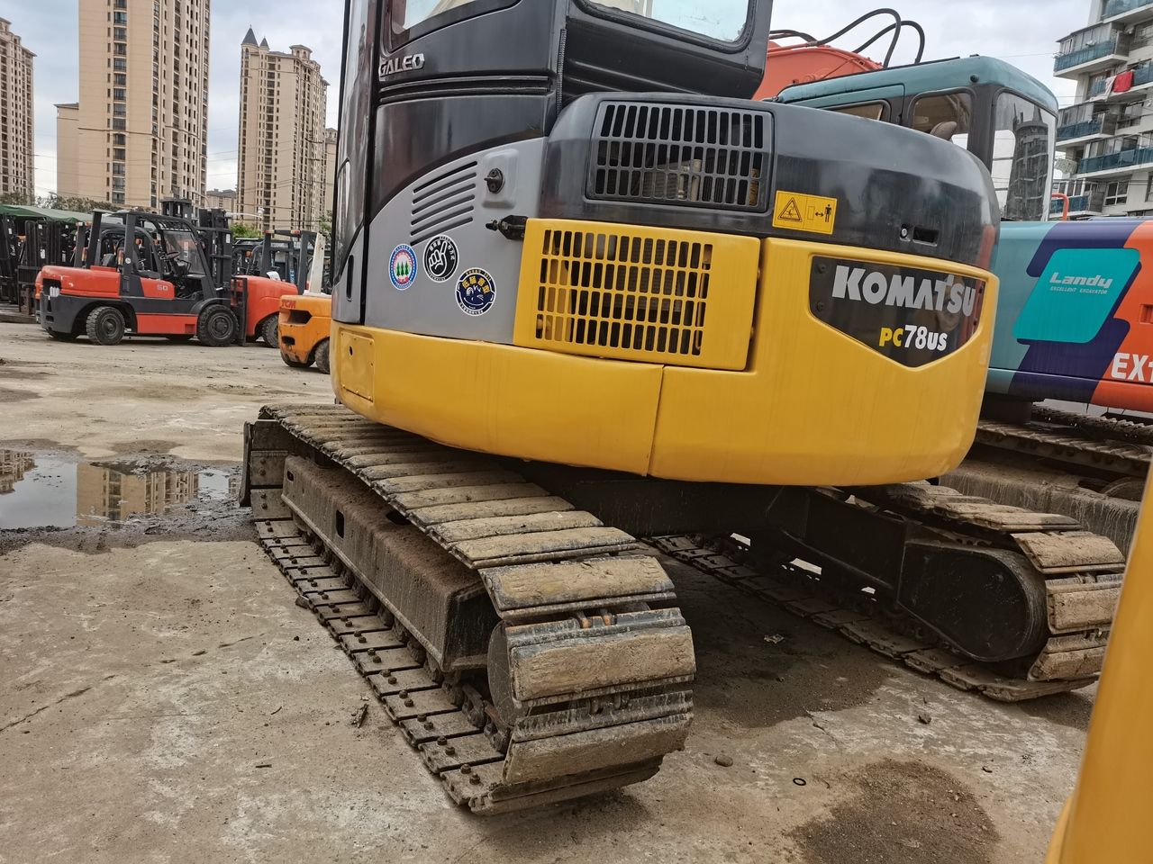 2013 Komatsu PC78US mini excavator rear view 2013 Komatsu PC78US mini excavator rear view