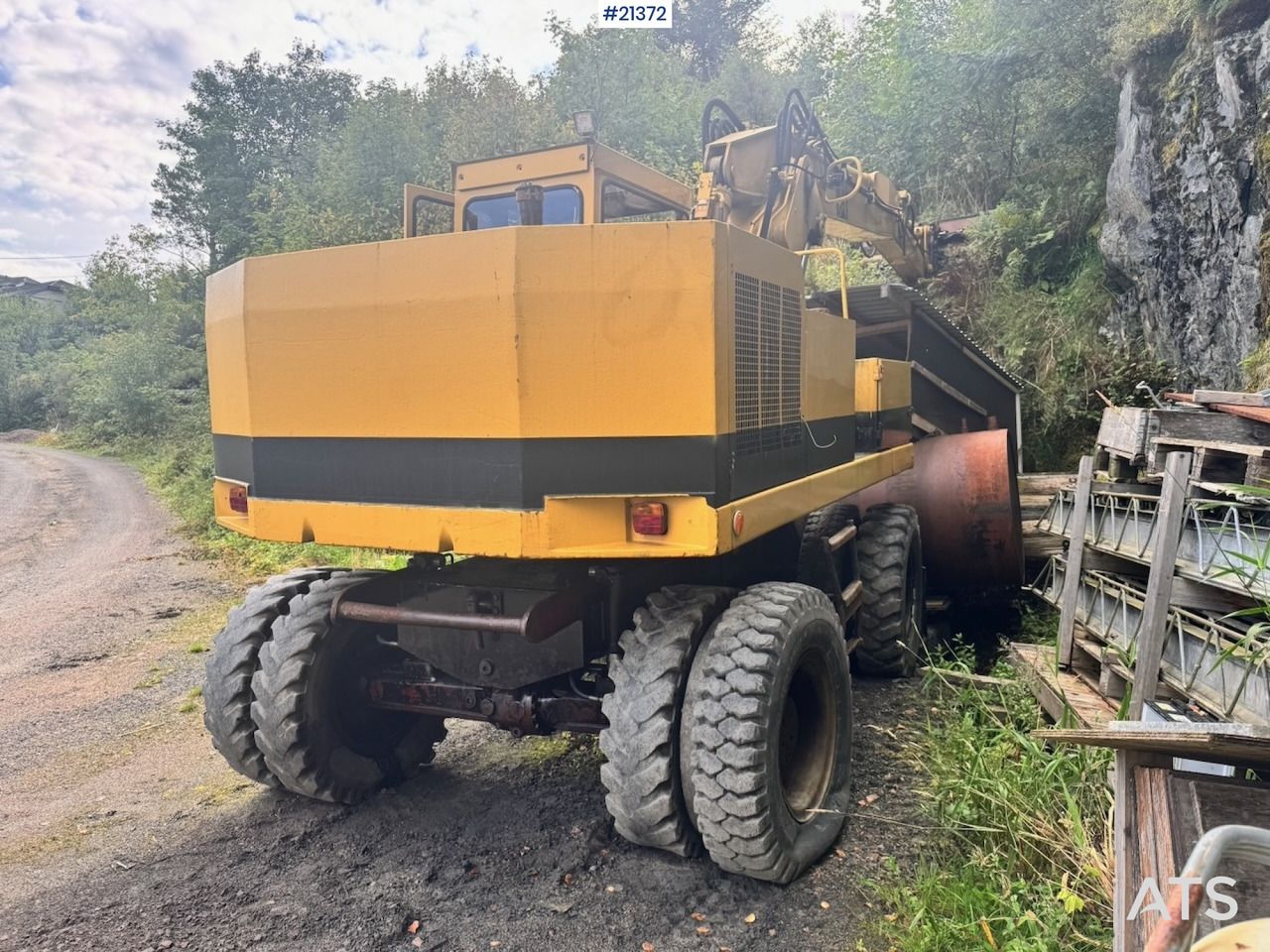 1994 Caterpillar 212B wheel excavator, rear three-quarter view