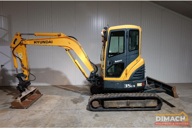 2011 Hyundai ROBEX 35Z-9 mini excavator, side view