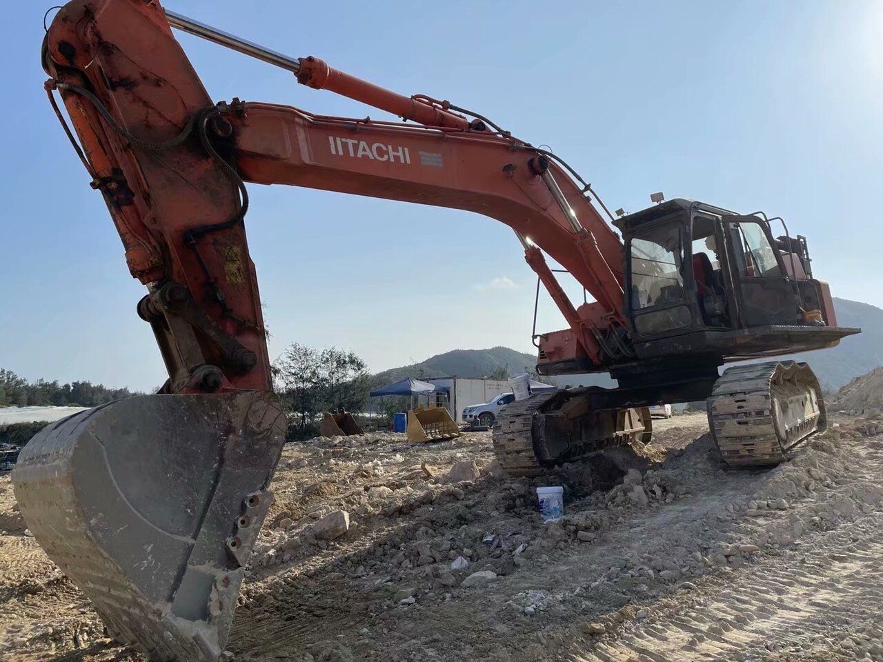 2010 Hitachi ZX470-3 crawler excavator, side profile view