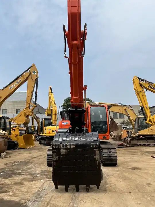 2020 Doosan DX225 crawler excavator, front view 2020 Doosan DX225 crawler excavator, front view