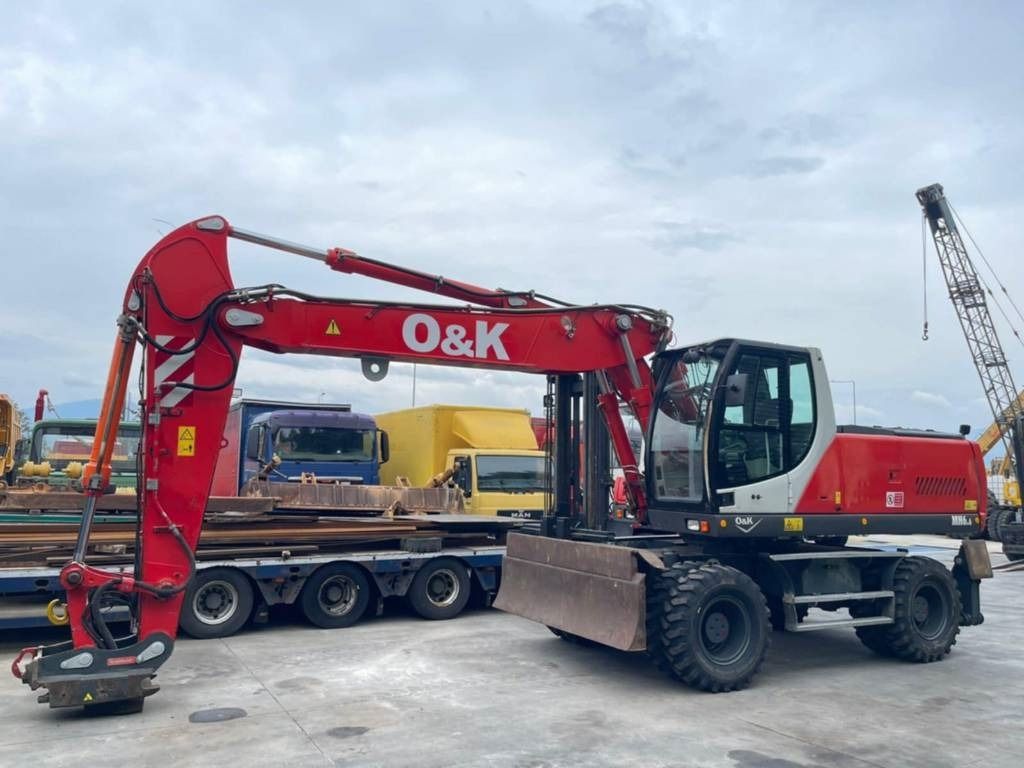 2004 O&K MH 6.6 wheel excavator, side view 2004 O&K MH 6.6 wheel excavator, side view