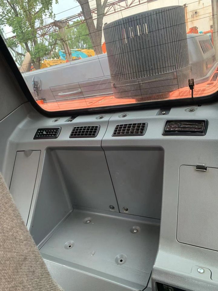2017 Doosan DX300LC crawler excavator interior cab view 2017 Doosan DX300LC crawler excavator interior cab view