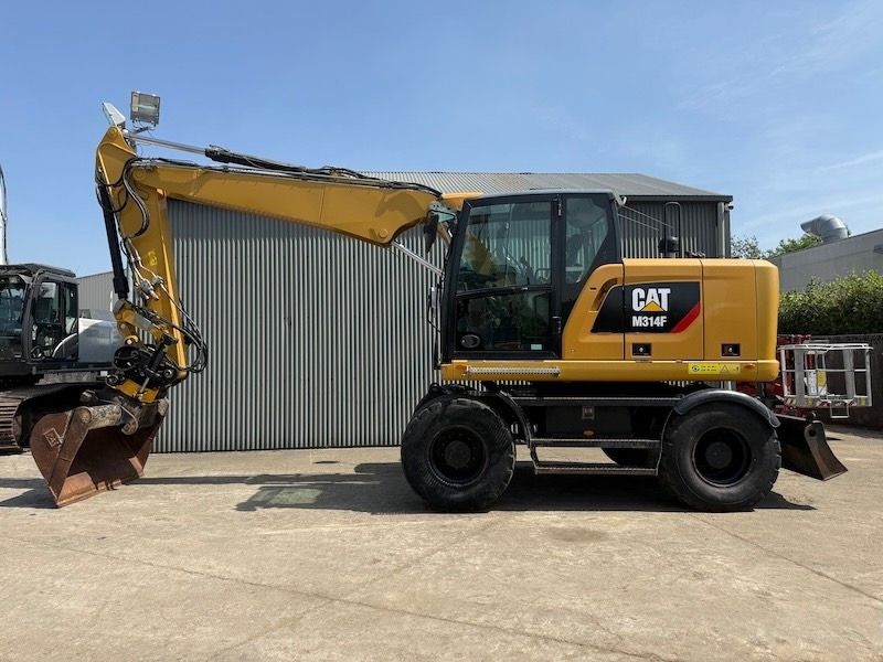 2017 Caterpillar M314F wheel excavator, side view