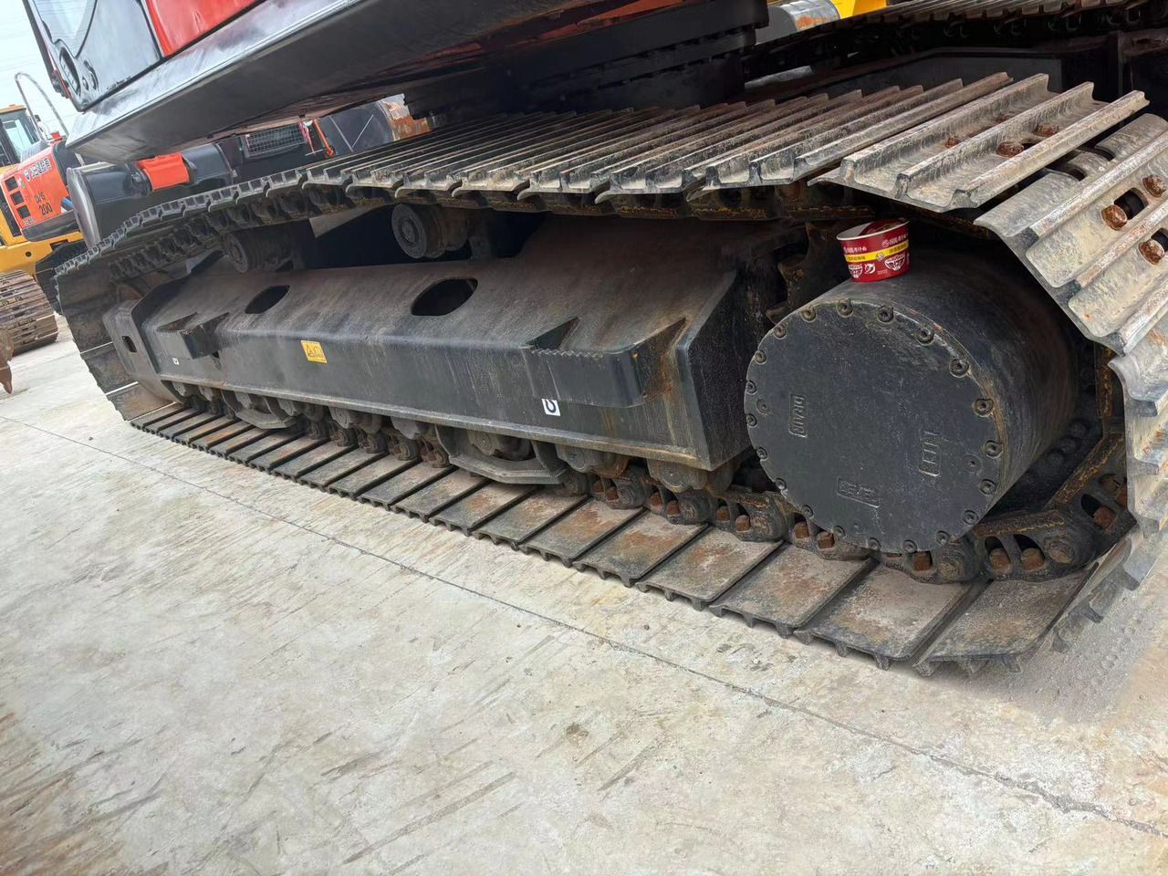 2023 Doosan DX225 crawler excavator undercarriage view 2023 Doosan DX225 crawler excavator undercarriage view