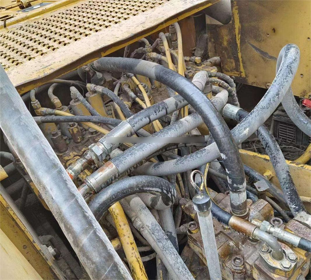 2018 Caterpillar 320C crawler excavator engine compartment view 2018 Caterpillar 320C crawler excavator engine compartment view