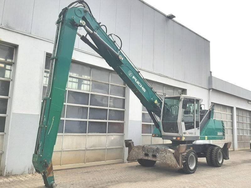 2016 Fuchs MHL335 E material handler, side view