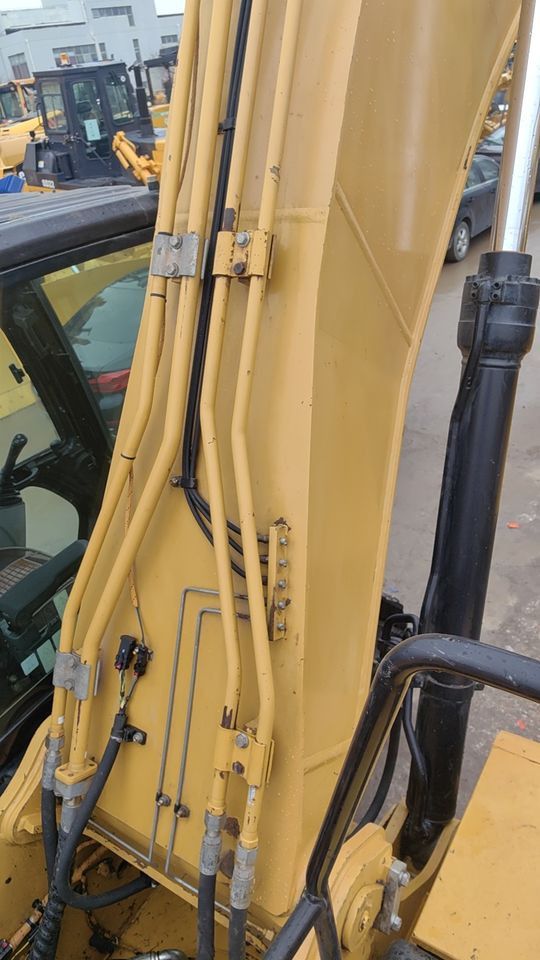 2019 Caterpillar 320GC crawler excavator boom detail 2019 Caterpillar 320GC crawler excavator boom detail