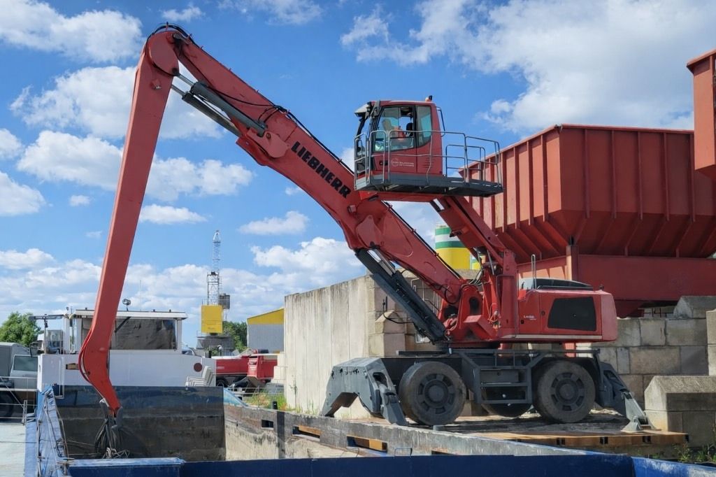 2012 Liebherr LH60 M material handler, side view 2012 Liebherr LH60 M material handler, side view