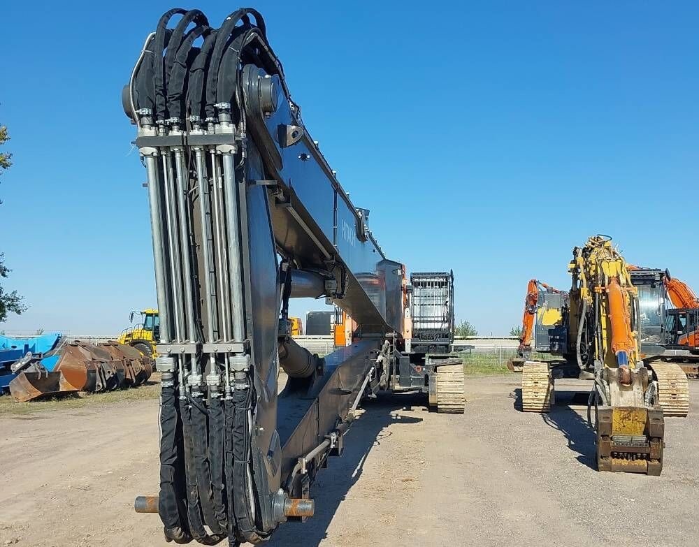 2023 Hitachi KMC600P-7 demolition excavator, front view of high-reach boom 2023 Hitachi KMC600P-7 demolition excavator, front view of high-reach boom