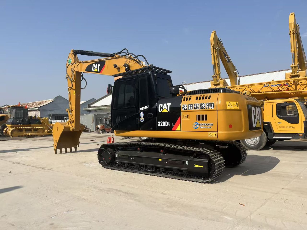 Escavadora de rastos Caterpillar 320D2 L de 2023, vista lateral