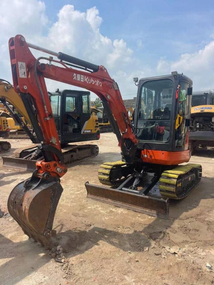 2023 Kubota U35 mini excavator, front three-quarter view 2023 Kubota U35 mini excavator, front three-quarter view