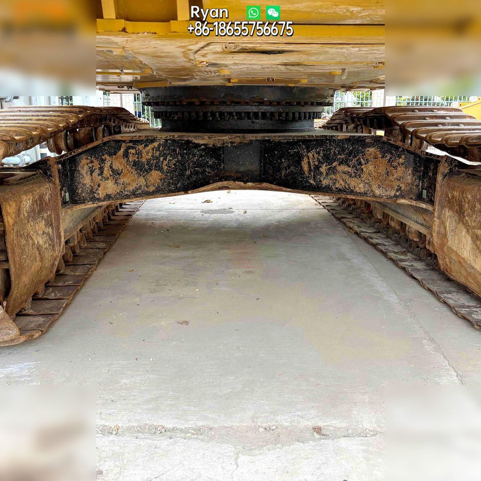 2021 Caterpillar 350 crawler excavator undercarriage view 2021 Caterpillar 350 crawler excavator undercarriage view