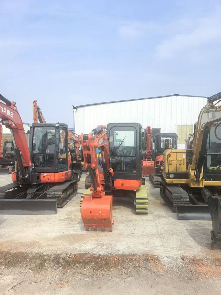 2023 Kubota U27 Mini Excavator, front view 2023 Kubota U27 Mini Excavator, front view