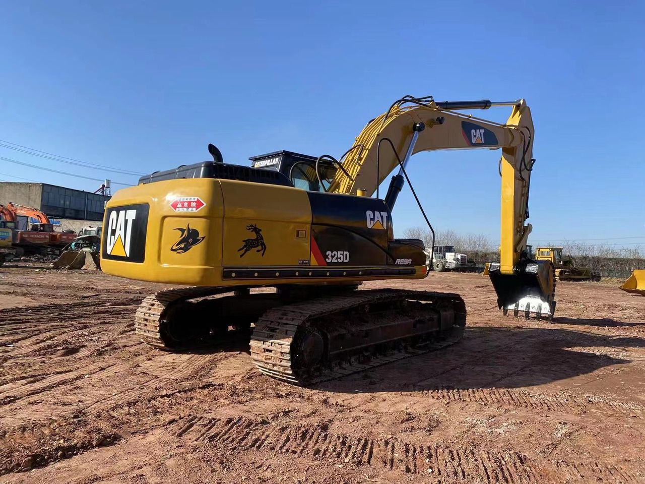2019 Caterpillar 325D crawler excavator, rear three-quarter view 2019 Caterpillar 325D crawler excavator, rear three-quarter view