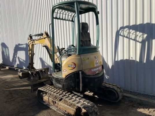 2015 Yanmar VIO25-4 mini excavator, rear three-quarter view 2015 Yanmar VIO25-4 mini excavator, rear three-quarter view