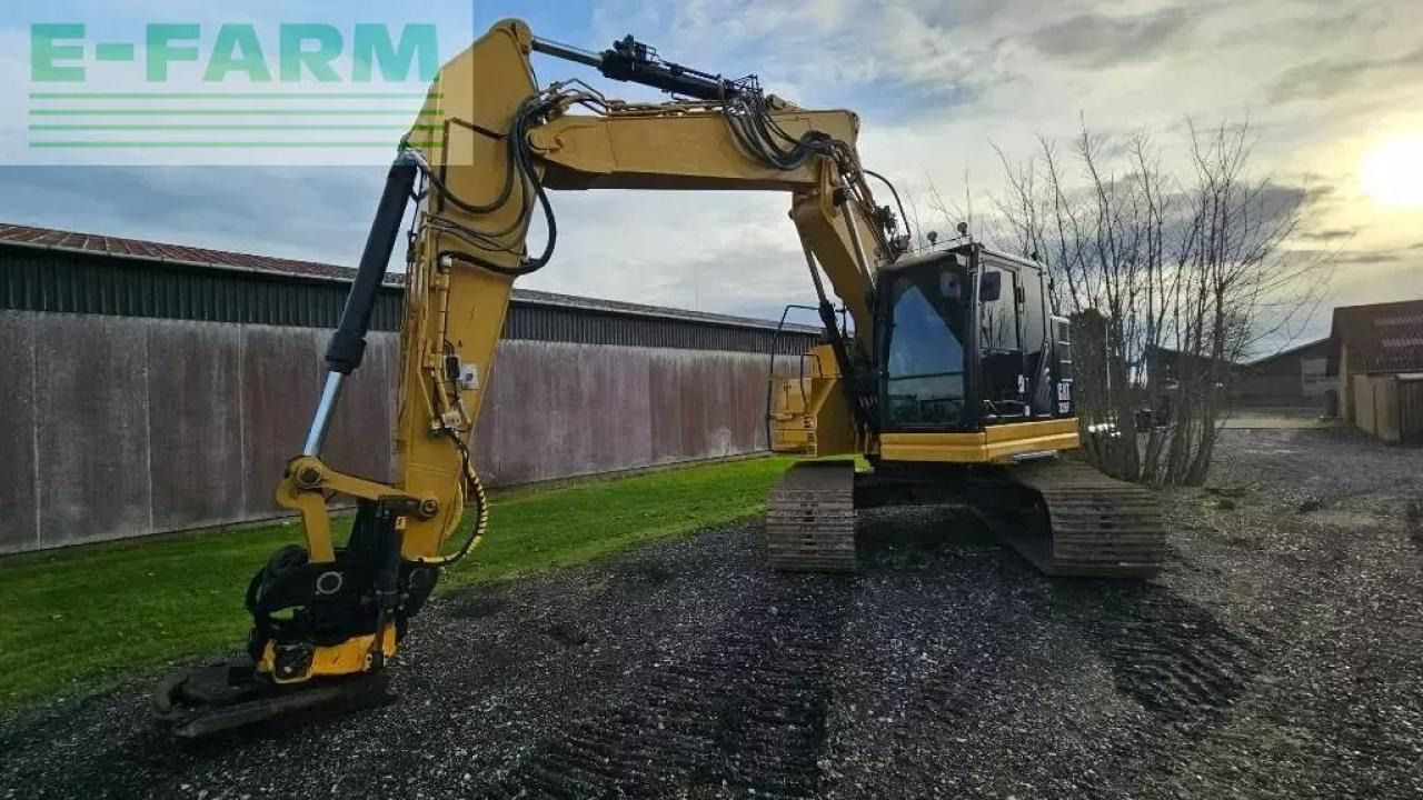 2016 Caterpillar 325F crawler excavator, side view