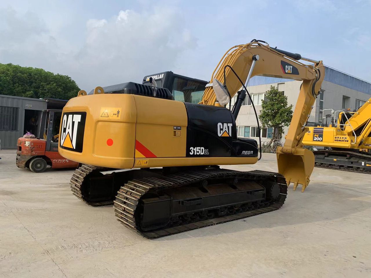 2021 Caterpillar 315D2L crawler excavator, rear three-quarter view 2021 Caterpillar 315D2L crawler excavator, rear three-quarter view