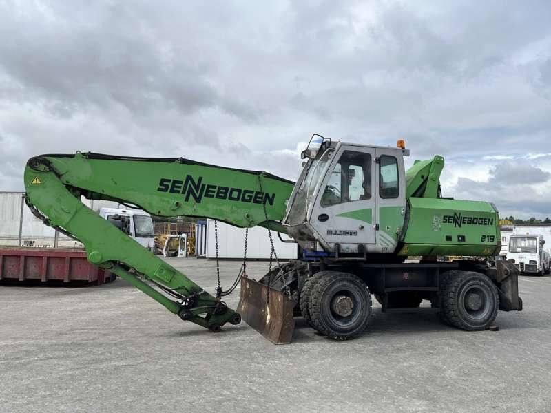 2010 Sennebogen 818 material handler, side view 2010 Sennebogen 818 material handler, side view
