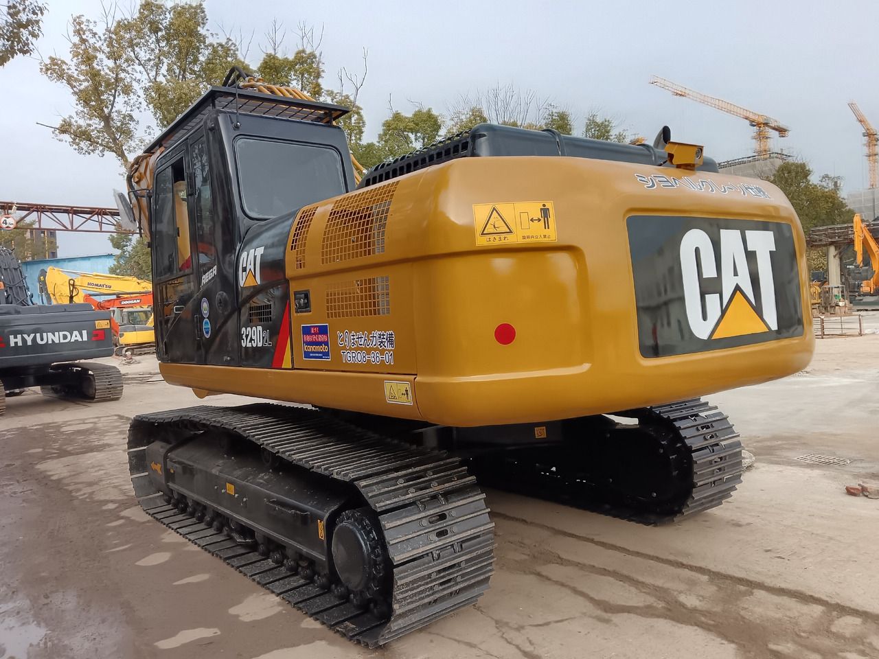 2024 Caterpillar 329D2L crawler excavator rear three-quarter view 2024 Caterpillar 329D2L crawler excavator rear three-quarter view