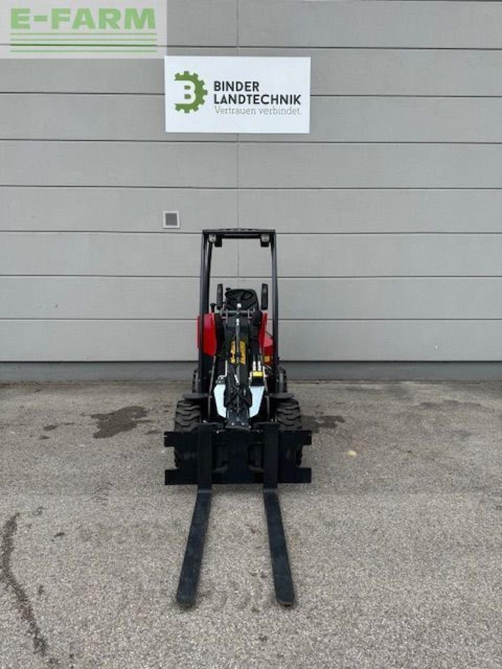 2023 Oehler A6026 mini excavator, front view with pallet forks 2023 Oehler A6026 mini excavator, front view with pallet forks