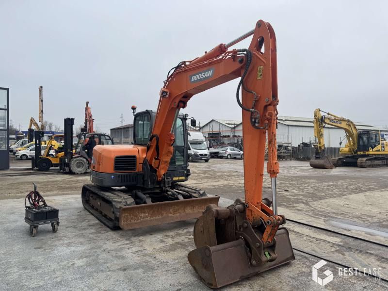 2017 Doosan DX85R-3 mini excavator, front three-quarter view 2017 Doosan DX85R-3 mini excavator, front three-quarter view