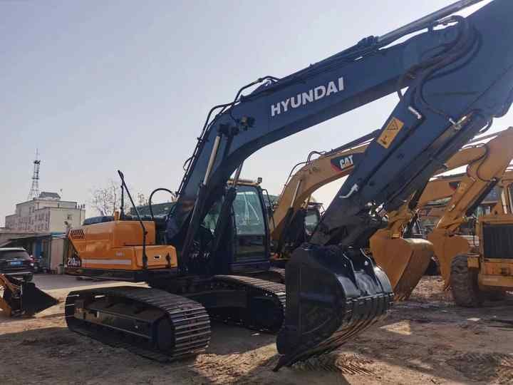2022 Hyundai 210-9S crawler excavator, side profile view
