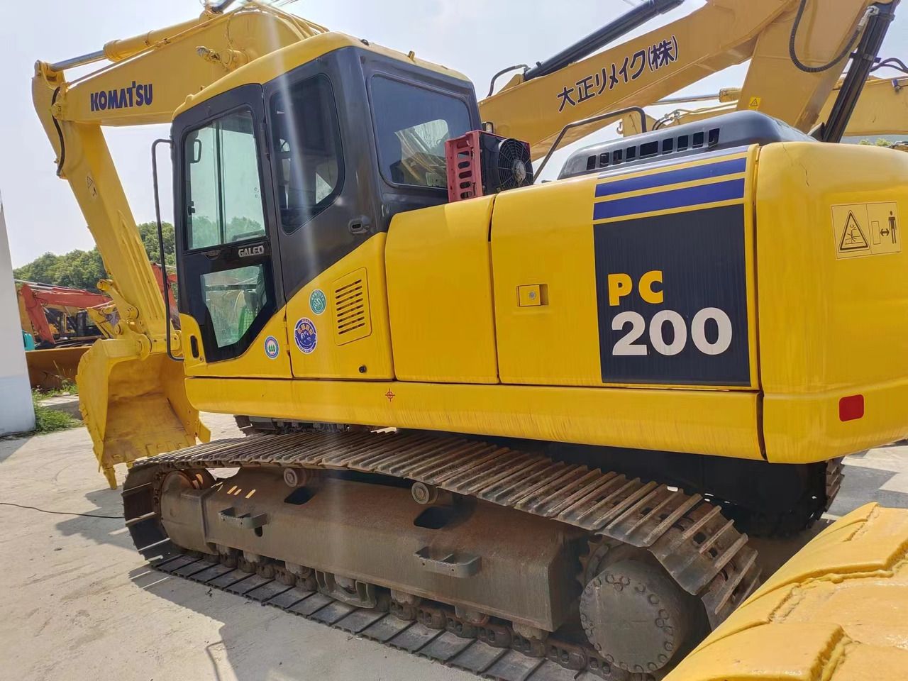 2017 Komatsu PC200-7 crawler excavator side view 2017 Komatsu PC200-7 crawler excavator side view
