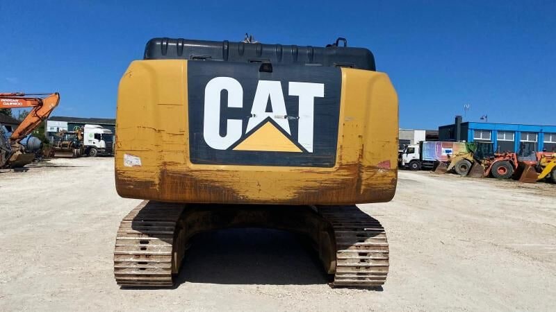 2014 Caterpillar 324ELN crawler excavator, rear view 2014 Caterpillar 324ELN crawler excavator, rear view