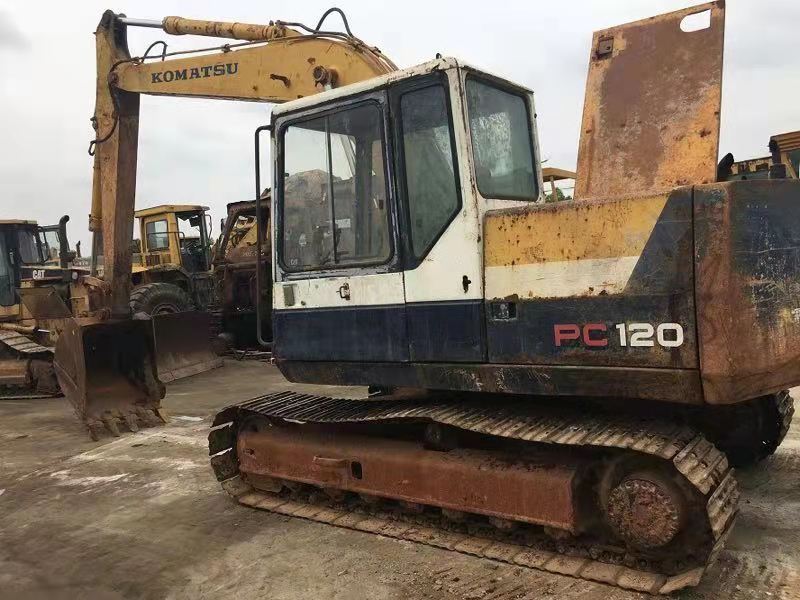 2016 Komatsu PC120 crawler excavator, side view