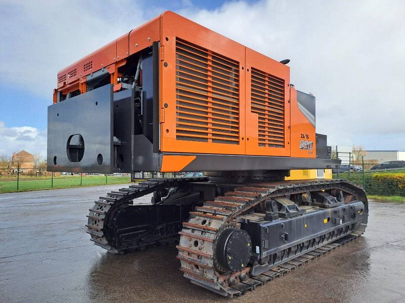 2025 Hitachi ZX890 LC R-7 crawler excavator rear view 2025 Hitachi ZX890 LC R-7 crawler excavator rear view