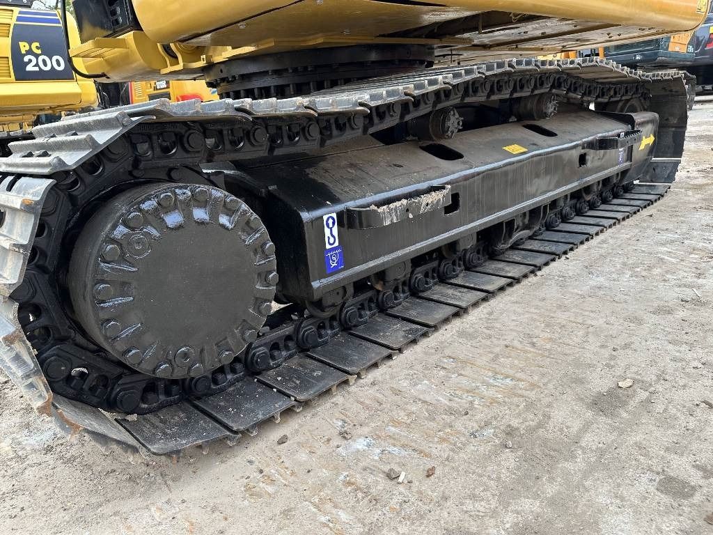 2023 Caterpillar 320D paletli ekskavatör alt takım görünümü 2023 Caterpillar 320D paletli ekskavatör alt takım görünümü