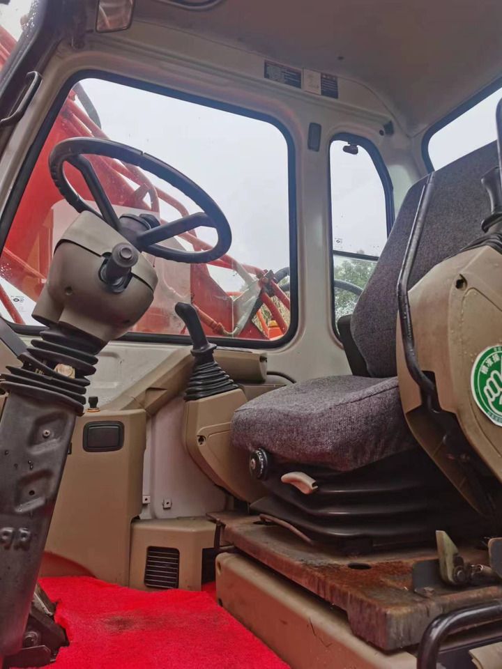 2018 Doosan DH150W-7 Wheel Excavator interior view