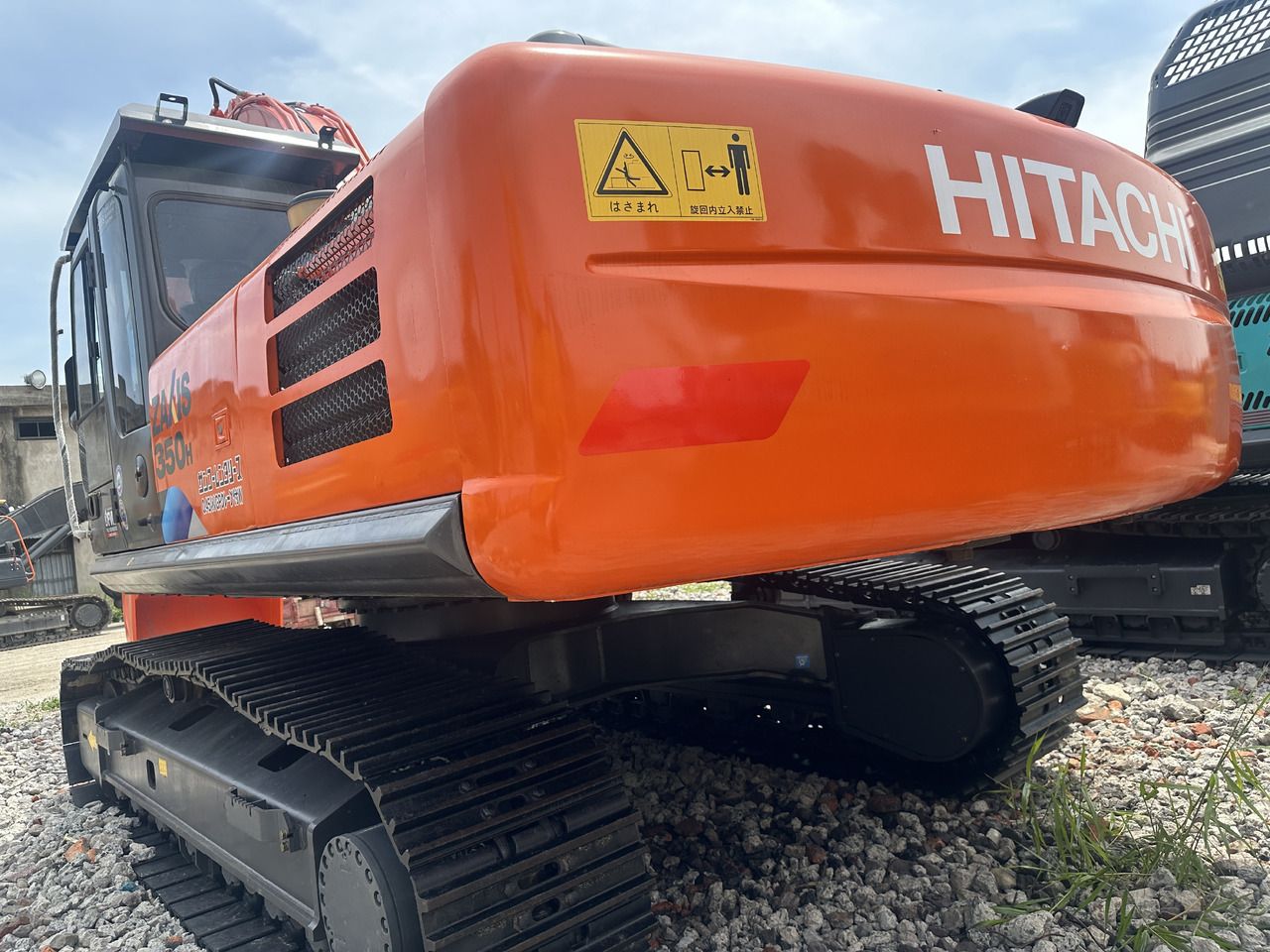 2023 Hitachi ZX350H crawler excavator rear three-quarter view 2023 Hitachi ZX350H crawler excavator rear three-quarter view